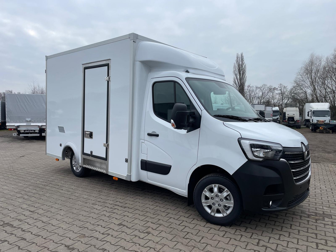 Renault Master Isolierte Koffer Platform - Dodávka skriňová nadstavba: obrázok 1 Renault Master Isolierte Koffer Platform - Dodávka skriňová nadstavba: obrázok 1