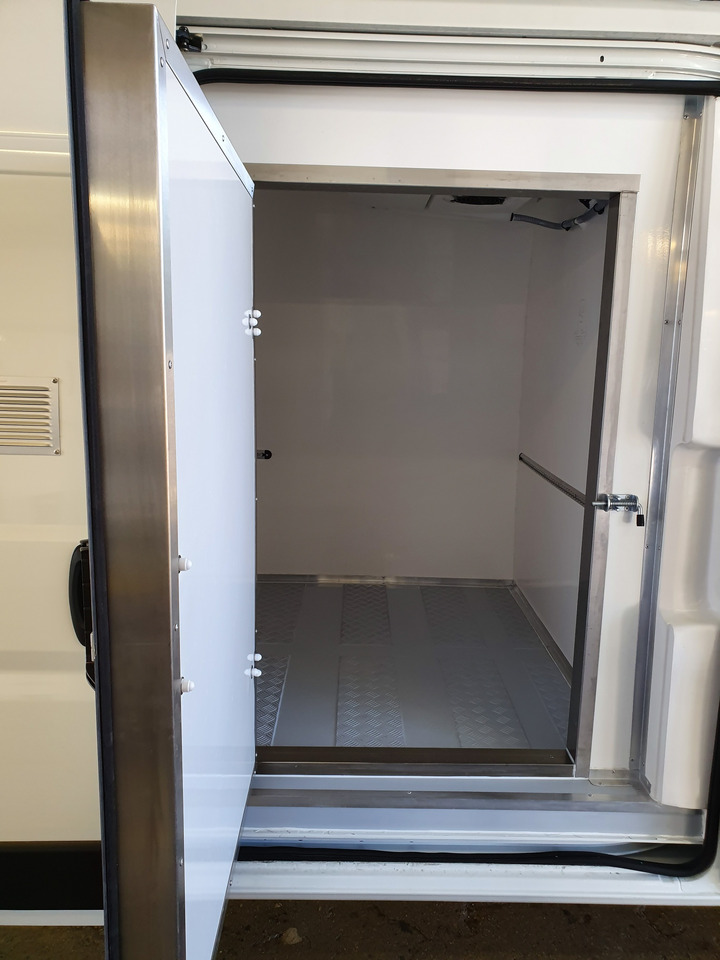 Renault Master L3H2 Tiefkühlkasten -18°C - Chladiarenská dodávka: obrázok 5 Renault Master L3H2 Tiefkühlkasten -18°C - Chladiarenská dodávka: obrázok 5