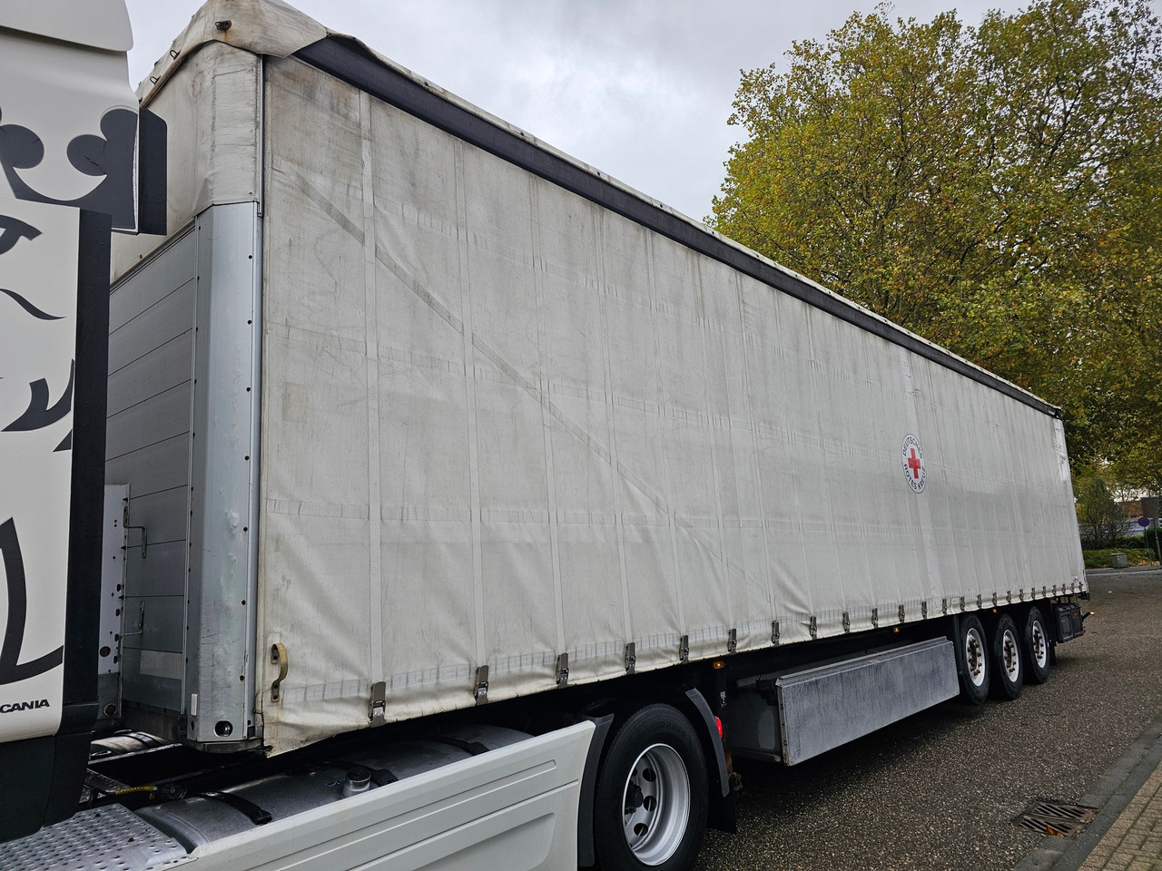 Schmitz S01 With New Tyres - Plachtový náves: obrázok 4 Schmitz S01 With New Tyres - Plachtový náves: obrázok 4