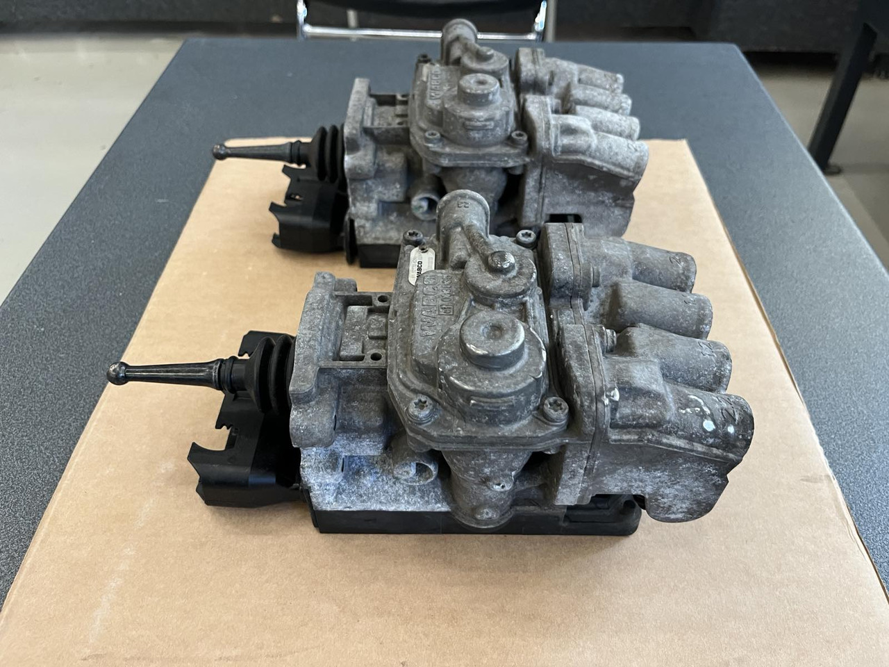 FOOT BRAKE VALVE ELECTRONIC BRAKE SYSTEM MAN TGM-TGL - Diely bŕzd pre Nákladné auto: obrázok 2 FOOT BRAKE VALVE ELECTRONIC BRAKE SYSTEM MAN TGM-TGL - Diely bŕzd pre Nákladné auto: obrázok 2