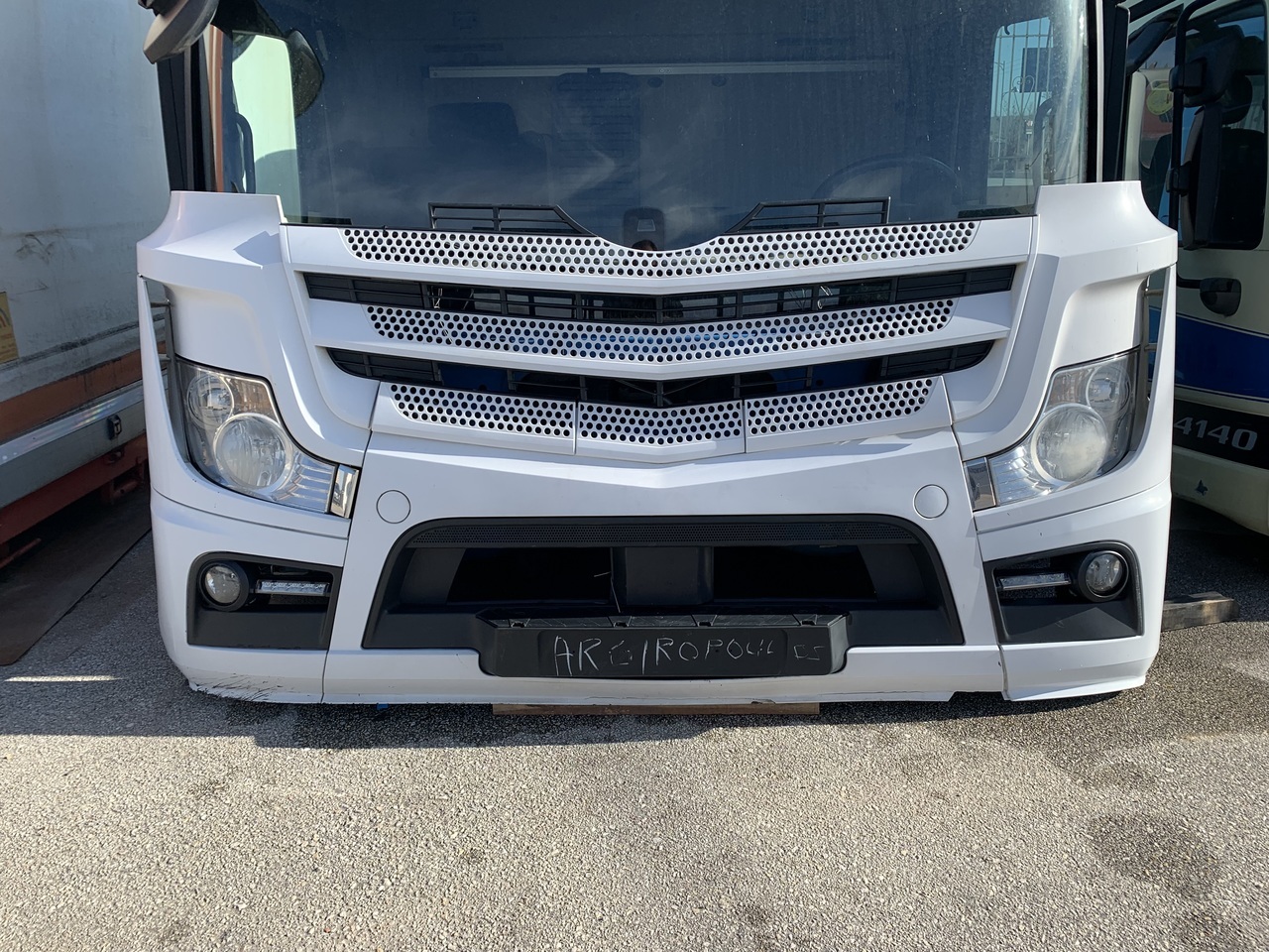 FRONT BUMPER ACTROS MP4 BIG SPACE - Nárazník pre Nákladné auto: obrázok 1 FRONT BUMPER ACTROS MP4 BIG SPACE - Nárazník pre Nákladné auto: obrázok 1