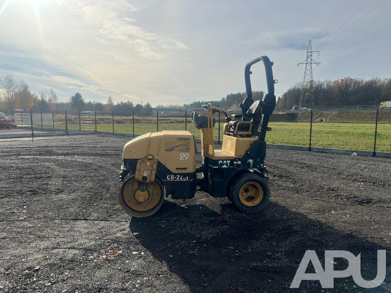 CATERPILLAR CB-225E - Valec: obrázok 2 CATERPILLAR CB-225E - Valec: obrázok 2