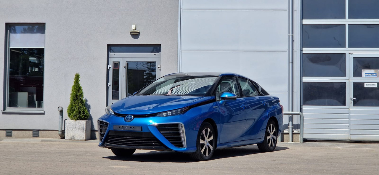 Toyota Mirai - Sedan: obrázok 2 Toyota Mirai - Sedan: obrázok 2