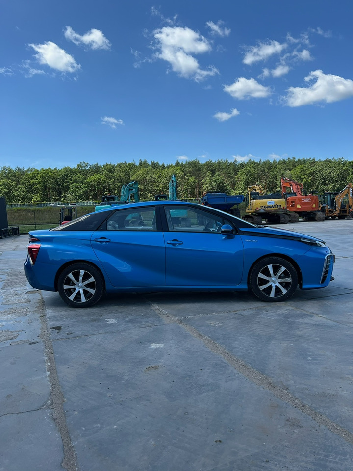 Toyota Mirai - Sedan: obrázok 5 Toyota Mirai - Sedan: obrázok 5