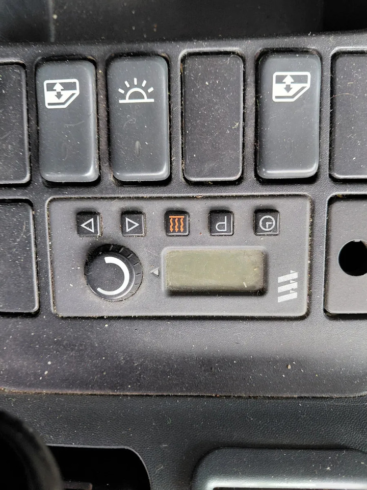 Plachtové nákladné vozidlo 2014 – Man TGM 18.250 2DR AUTO 4X2: obrázok 12 Plachtové nákladné vozidlo 2014 – Man TGM 18.250 2DR AUTO 4X2: obrázok 12