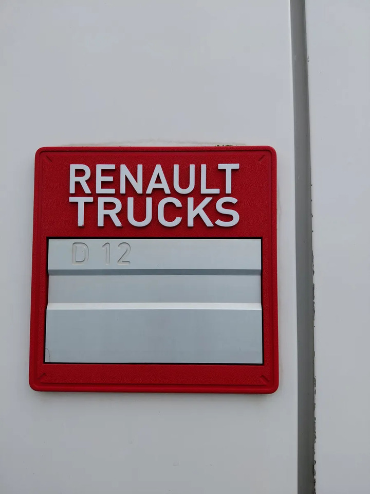 2017 Renault D12 4×2 Double Sleeper Curtainsider - Plachtové nákladné vozidlo: obrázok 5 2017 Renault D12 4×2 Double Sleeper Curtainsider - Plachtové nákladné vozidlo: obrázok 5