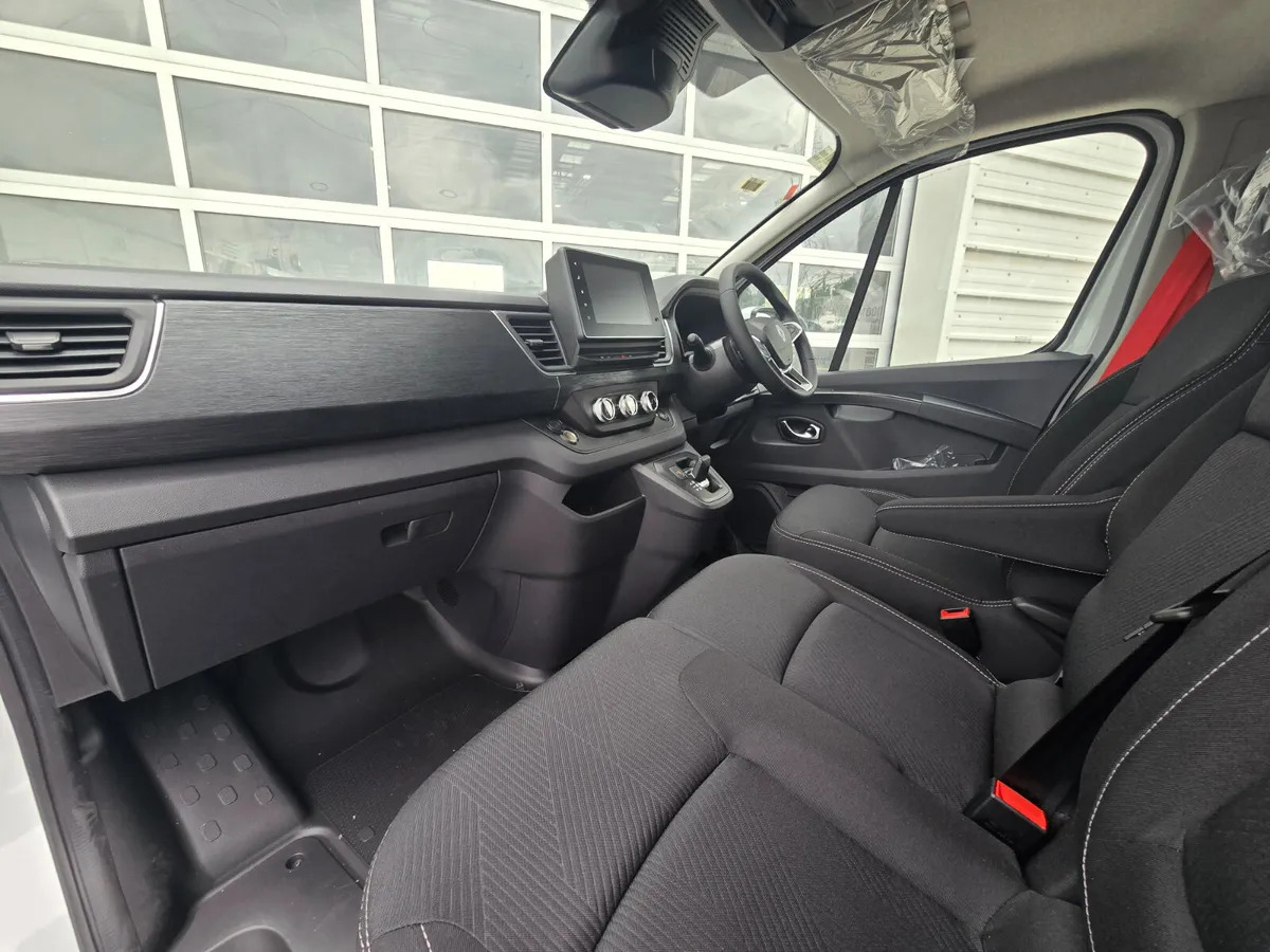 NEW Renault Trafic Exclusive 170BHP/150BHP Auto White - Furgon: obrázok 2 NEW Renault Trafic Exclusive 170BHP/150BHP Auto White - Furgon: obrázok 2