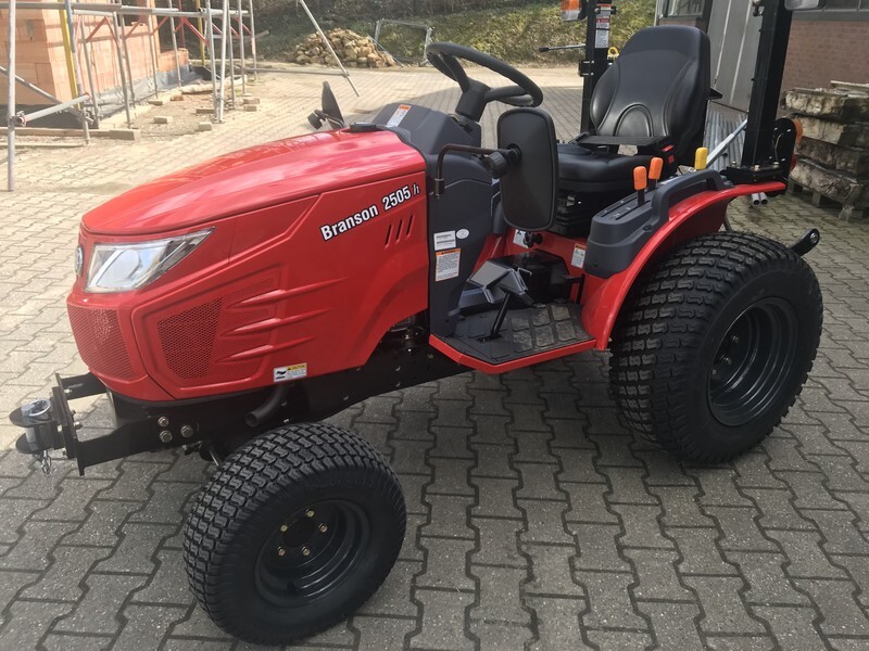 Branson 2505h tractor - Kompaktný traktor: obrázok 3 Branson 2505h tractor - Kompaktný traktor: obrázok 3