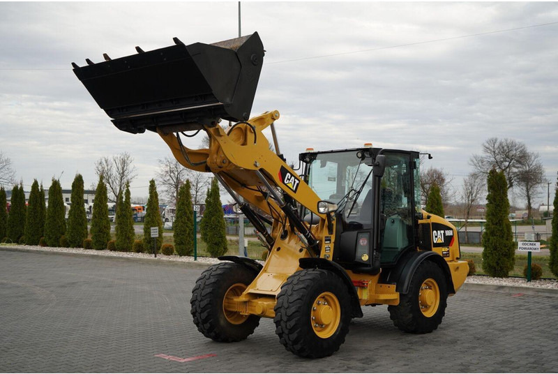 Caterpillar 906M / ŁADOWARKA KOŁOWA / 2019 ROK / ŁYŻKA SZCZĘKOWA / - Kolesový nakladač: obrázok 1 Caterpillar 906M / ŁADOWARKA KOŁOWA / 2019 ROK / ŁYŻKA SZCZĘKOWA / - Kolesový nakladač: obrázok 1