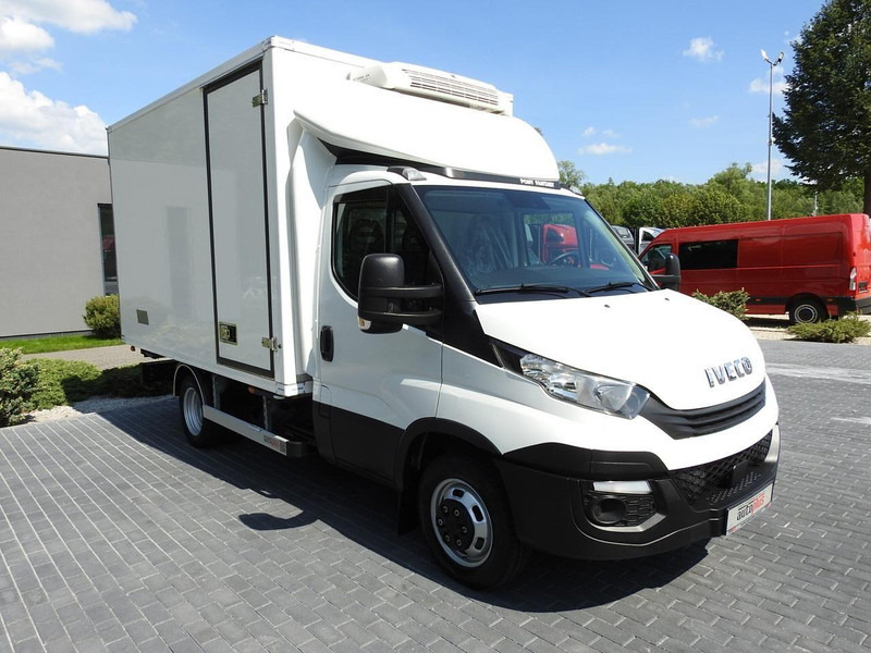 Iveco DAILY 50C15 CHŁODNIA KONTENER -5*C ZASILANIE 230V KLIMATYZACJA B - Chladirenské nákladné vozidlo: obrázok 4 Iveco DAILY 50C15 CHŁODNIA KONTENER -5*C ZASILANIE 230V KLIMATYZACJA B - Chladirenské nákladné vozidlo: obrázok 4