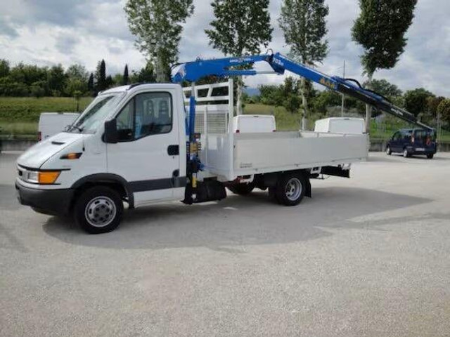 Iveco Daily 35C11 - flatbed+crane - Valníkový/ Plošinový nákladný automobil, Auto s hydraulickou rukou: obrázok 2 Iveco Daily 35C11 - flatbed+crane - Valníkový/ Plošinový nákladný automobil, Auto s hydraulickou rukou: obrázok 2