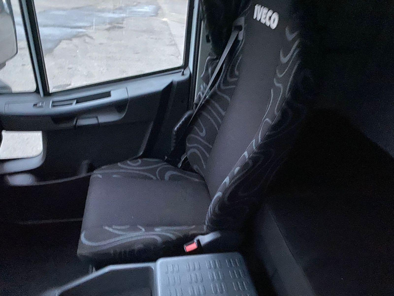 Odťahovy voz Iveco EuroCargo 140E18 + Tail lift: obrázok 12 Odťahovy voz Iveco EuroCargo 140E18 + Tail lift: obrázok 12