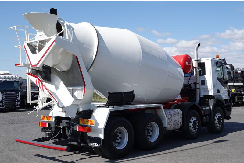 Domiešavač Iveco TRAKKER 410 / 8X4 / BETONOMIESZARKA 9 M3 / PUTZMEISTER / ALUFELG: obrázok 8 Domiešavač Iveco TRAKKER 410 / 8X4 / BETONOMIESZARKA 9 M3 / PUTZMEISTER / ALUFELG: obrázok 8