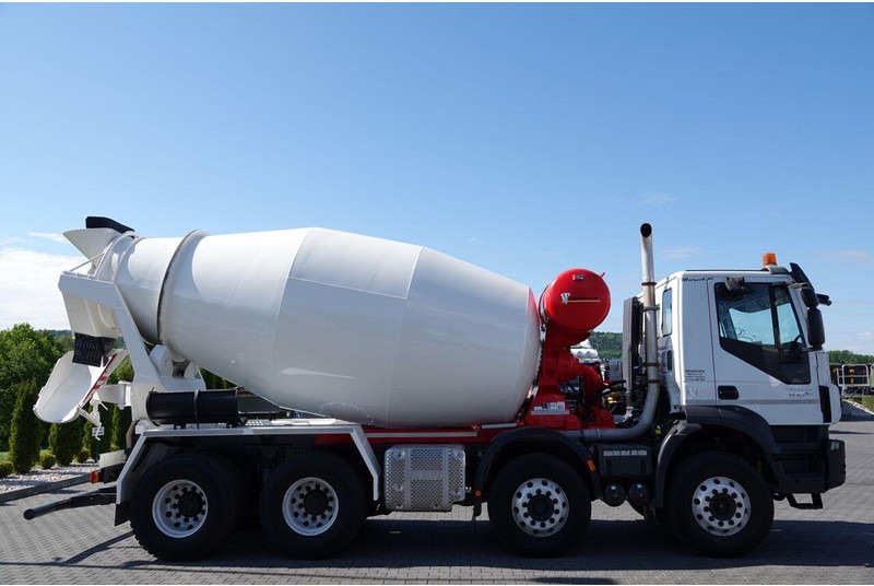 Domiešavač Iveco TRAKKER 410 / 8X4 / BETONOMIESZARKA 9 M3 / PUTZMEISTER / ALUFELG: obrázok 9 Domiešavač Iveco TRAKKER 410 / 8X4 / BETONOMIESZARKA 9 M3 / PUTZMEISTER / ALUFELG: obrázok 9