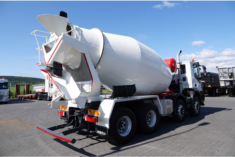 Domiešavač Iveco TRAKKER 410 / 8X4 / BETONOMIESZARKA 9 M3 / PUTZMEISTER / ALUFELG: obrázok 7 Domiešavač Iveco TRAKKER 410 / 8X4 / BETONOMIESZARKA 9 M3 / PUTZMEISTER / ALUFELG: obrázok 7