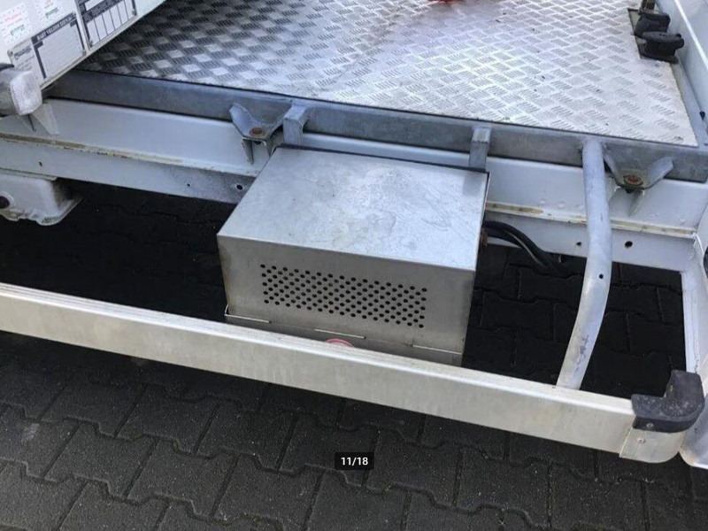 Mercedes-Benz 413 CDI BE Mini Trekker + Workshop Trailer - Mini ťahač: obrázok 5 Mercedes-Benz 413 CDI BE Mini Trekker + Workshop Trailer - Mini ťahač: obrázok 5