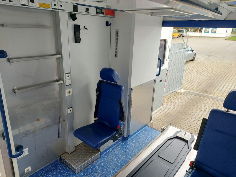 Sanitka Mercedes-Benz 519 CDI Ambulance: obrázok 15 Sanitka Mercedes-Benz 519 CDI Ambulance: obrázok 15