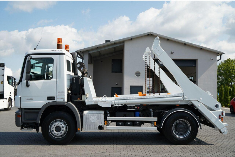 Mercedes-Benz ACTROS  1836 / 4X2 / BRAMOWIEC / PALFINGER M12T / EURO 6 / SPROW - Ramenový nosič kontajnerov: obrázok 2 Mercedes-Benz ACTROS  1836 / 4X2 / BRAMOWIEC / PALFINGER M12T / EURO 6 / SPROW - Ramenový nosič kontajnerov: obrázok 2
