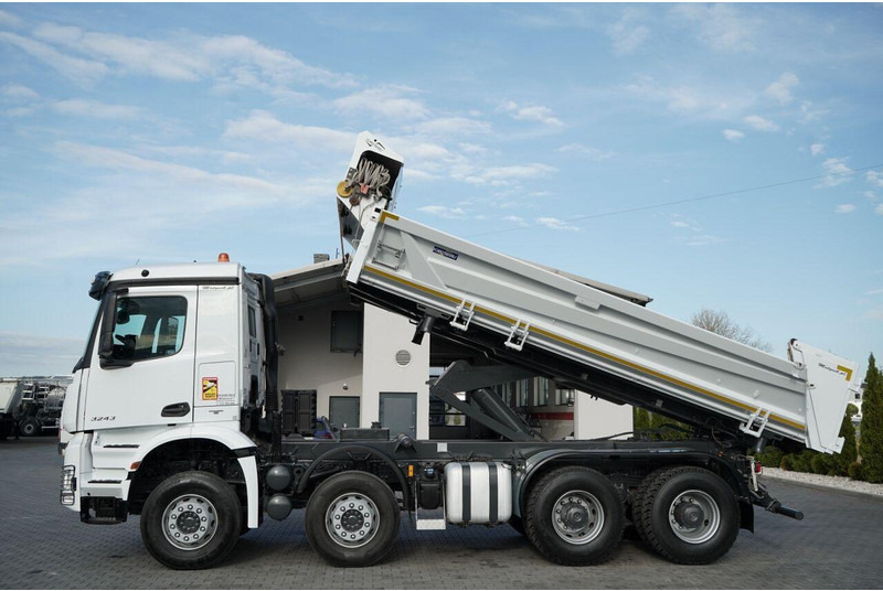 Mercedes-Benz AROCS 3243 / 8x4 / WYWROTKA DWUSTRONNA / HYDROBURTA / BORDMATIC - Sklápač: obrázok 2 Mercedes-Benz AROCS 3243 / 8x4 / WYWROTKA DWUSTRONNA / HYDROBURTA / BORDMATIC - Sklápač: obrázok 2