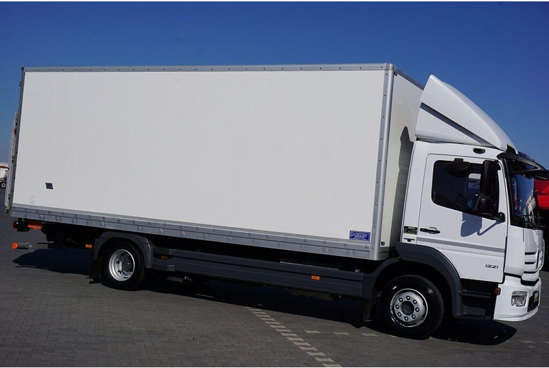 Mercedes-Benz ATEGO / 1221 / ACC / EURO 6 / KONTENER + WINDA / 17 PALET - Skříňový nákladní auto: obrázok 4 Mercedes-Benz ATEGO / 1221 / ACC / EURO 6 / KONTENER + WINDA / 17 PALET - Skříňový nákladní auto: obrázok 4