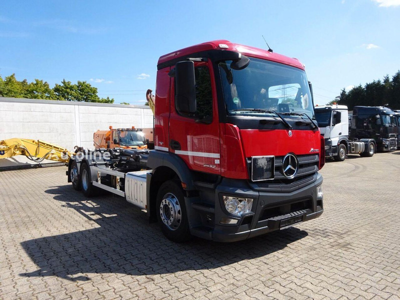 Mercedes-Benz Antos 2532 - Hook lift truck - Hákový nosič kontajnerov: obrázok 2 Mercedes-Benz Antos 2532 - Hook lift truck - Hákový nosič kontajnerov: obrázok 2