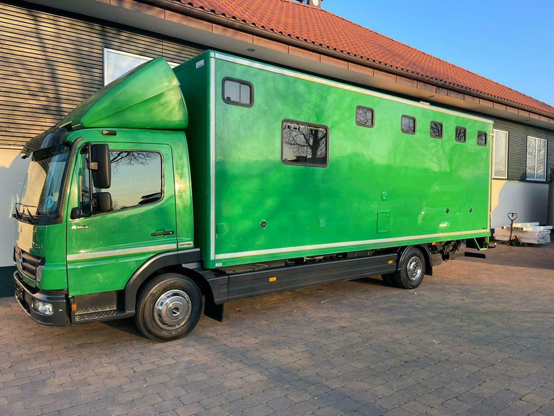 Mercedes-Benz Atego 1018 - Horse transporter - Nákladné auto na prepravu koní: obrázok 1 Mercedes-Benz Atego 1018 - Horse transporter - Nákladné auto na prepravu koní: obrázok 1