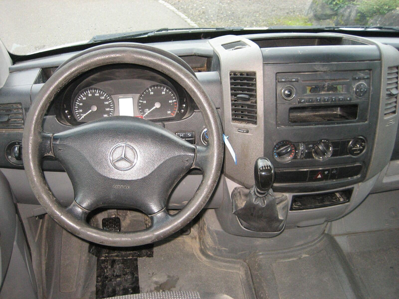 Mercedes-Benz Sprinter 316 CDI Doka - Valníkový/ Plošinový nákladný automobil: obrázok 4 Mercedes-Benz Sprinter 316 CDI Doka - Valníkový/ Plošinový nákladný automobil: obrázok 4