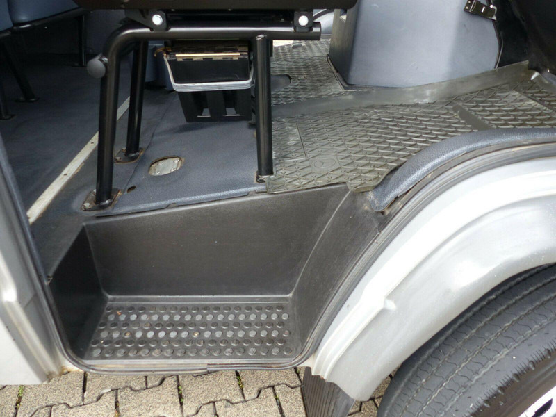 Nákladné auto na prepravu koní Mercedes-Benz Vario 818 Doka horse transporter + Tail lift: obrázok 18 Nákladné auto na prepravu koní Mercedes-Benz Vario 818 Doka horse transporter + Tail lift: obrázok 18