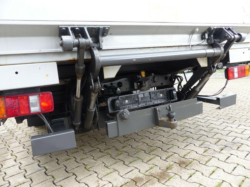 Nákladné auto na prepravu koní Mercedes-Benz Vario 818 Doka horse transporter + Tail lift: obrázok 10 Nákladné auto na prepravu koní Mercedes-Benz Vario 818 Doka horse transporter + Tail lift: obrázok 10