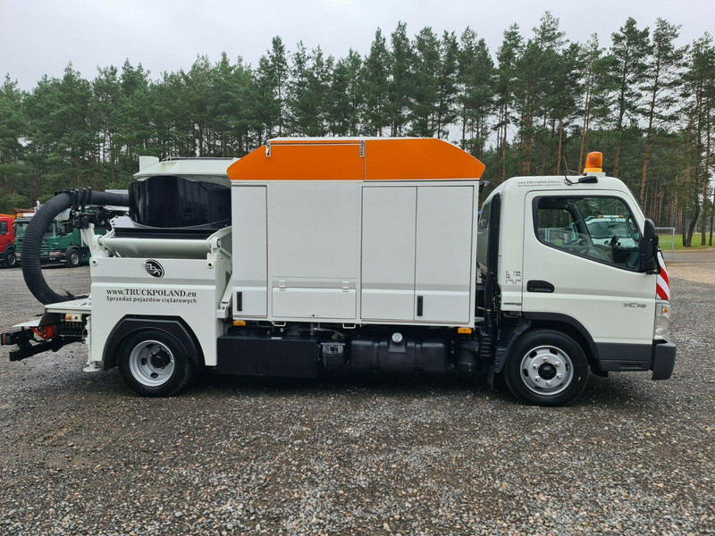 Mitsubishi CANTER Szippantóskocsi - Fekálne vozidlo: obrázok 4 Mitsubishi CANTER Szippantóskocsi - Fekálne vozidlo: obrázok 4