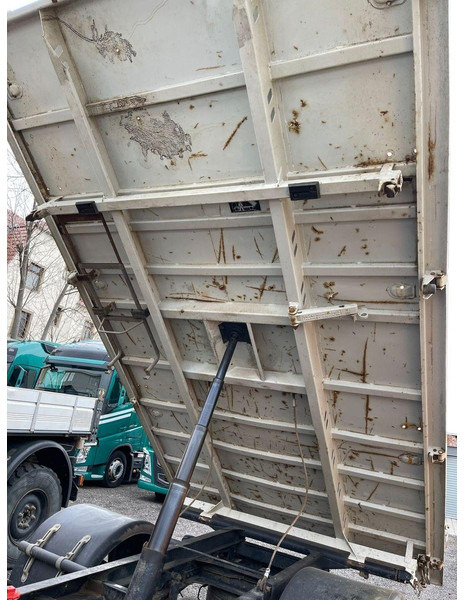 Mitsubishi Fuso 4x4 3 way tipper - Sklápač: obrázok 5 Mitsubishi Fuso 4x4 3 way tipper - Sklápač: obrázok 5