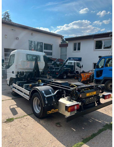 Mitsubishi Fuso Canter 6S15 - Hákový nosič kontajnerov: obrázok 4 Mitsubishi Fuso Canter 6S15 - Hákový nosič kontajnerov: obrázok 4