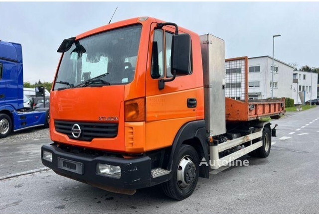 Nissan Atleon 80.19 - Hook lift truck+tipper - Hákový nosič kontajnerov: obrázok 2 Nissan Atleon 80.19 - Hook lift truck+tipper - Hákový nosič kontajnerov: obrázok 2