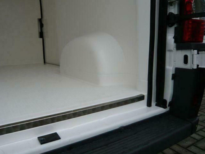 Peugeot Boxer BlueHDI 35 L2H2 Hűtős furgon Frigosoft 4500 - Chladiarenská dodávka: obrázok 2 Peugeot Boxer BlueHDI 35 L2H2 Hűtős furgon Frigosoft 4500 - Chladiarenská dodávka: obrázok 2