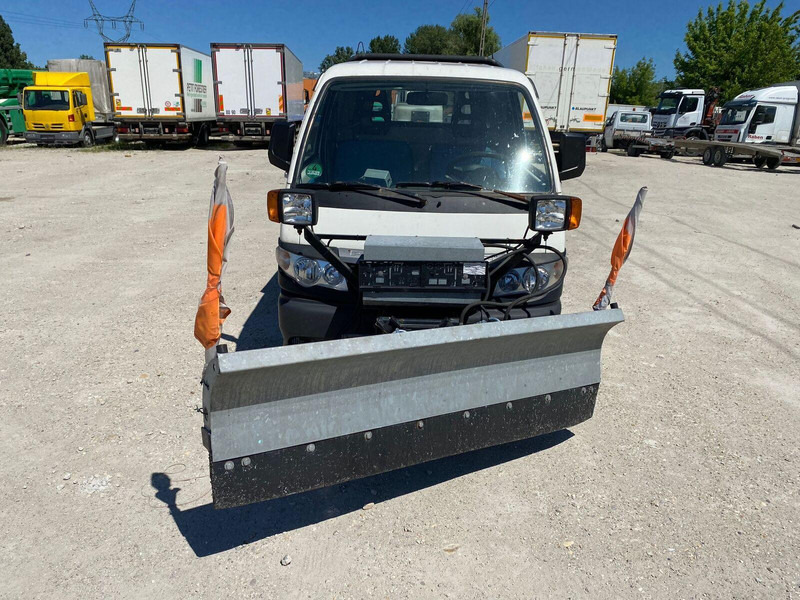 Piaggio Porter 1,2 d Pfau S90 - 4x4 - Tipper - snowplow - Dodávka sklápač: obrázok 5 Piaggio Porter 1,2 d Pfau S90 - 4x4 - Tipper - snowplow - Dodávka sklápač: obrázok 5