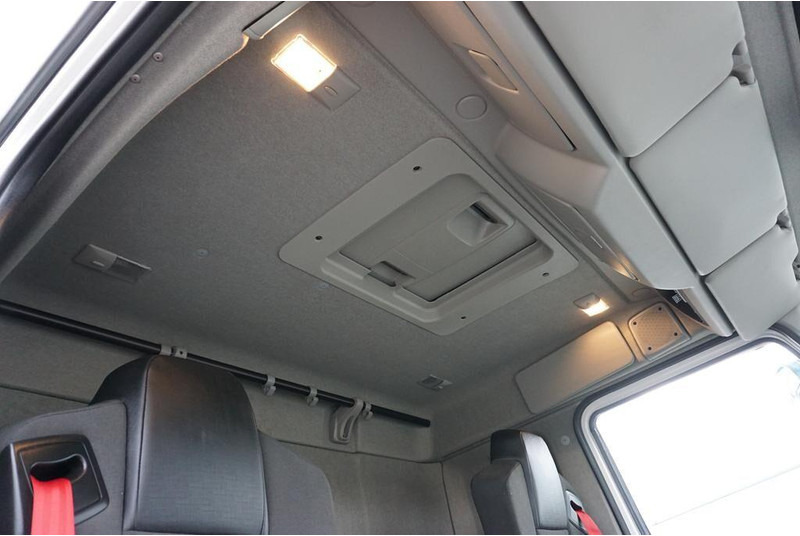 Plachtové nákladné vozidlo Renault D 16 / 280 / ACC / E 6 / FIRANKA + WINDA / ŁAD. 8 790 KG / 17 PA: obrázok 17 Plachtové nákladné vozidlo Renault D 16 / 280 / ACC / E 6 / FIRANKA + WINDA / ŁAD. 8 790 KG / 17 PA: obrázok 17