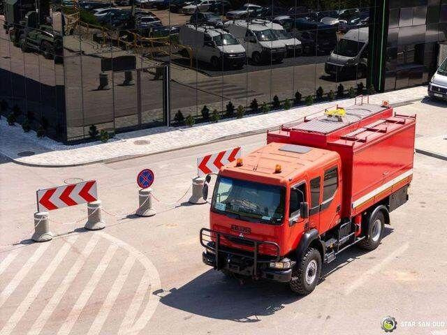 Podvozek s kabinou, Auto s hydraulickou rukou Renault MIDLUM 4x4 DOKA Brigade Double Cabin Camper: obrázok 10 Podvozek s kabinou, Auto s hydraulickou rukou Renault MIDLUM 4x4 DOKA Brigade Double Cabin Camper: obrázok 10