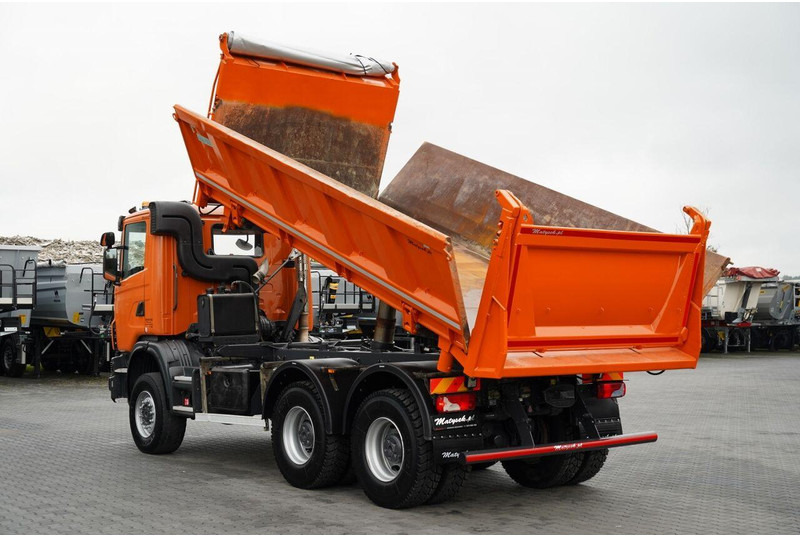 Scania G 440 / 6x6 / WYWROTKA TRZY-STRONNA / 2X HYDROBURTA / BOARDMATIC - Sklápač: obrázok 4 Scania G 440 / 6x6 / WYWROTKA TRZY-STRONNA / 2X HYDROBURTA / BOARDMATIC - Sklápač: obrázok 4