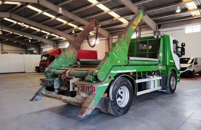 Scania P360 Hyvalift - Ramenový nosič kontajnerov: obrázok 3 Scania P360 Hyvalift - Ramenový nosič kontajnerov: obrázok 3