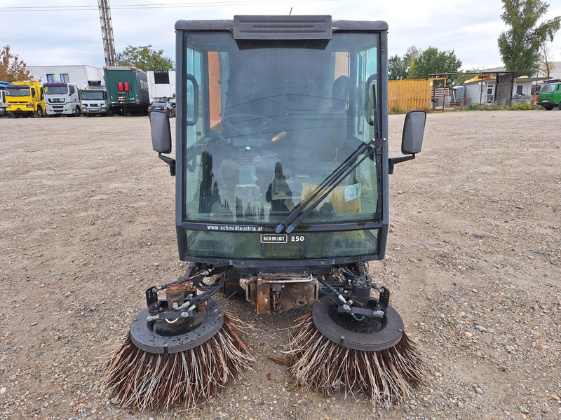 Schmidt Swingo 250 - Sweeper - Zametacie vozidlo: obrázok 2 Schmidt Swingo 250 - Sweeper - Zametacie vozidlo: obrázok 2