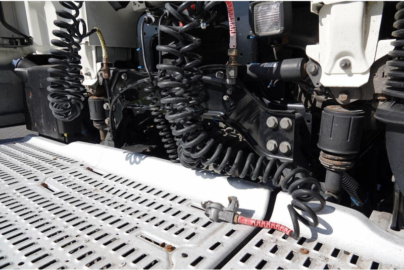 Ťahač DAF XF 460 / MANUAL / STANDARD / SUPER SPACE CAB / EURO 6: obrázok 18