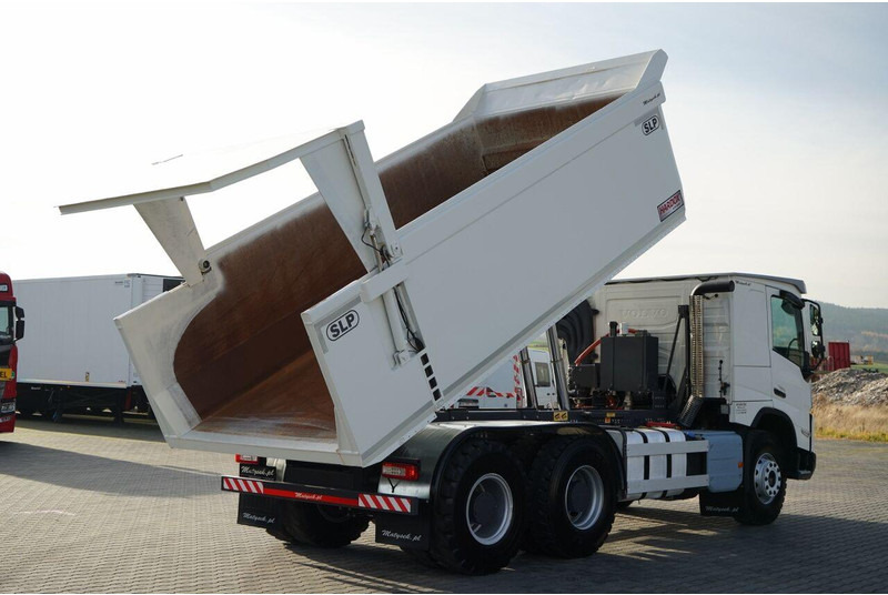 Volvo FMX 550 / 6x4 / WYWROTKA / WOZIDŁO / HARDOX / HYDRAULICZNA KLAPA - Sklápač: obrázok 4 Volvo FMX 550 / 6x4 / WYWROTKA / WOZIDŁO / HARDOX / HYDRAULICZNA KLAPA - Sklápač: obrázok 4