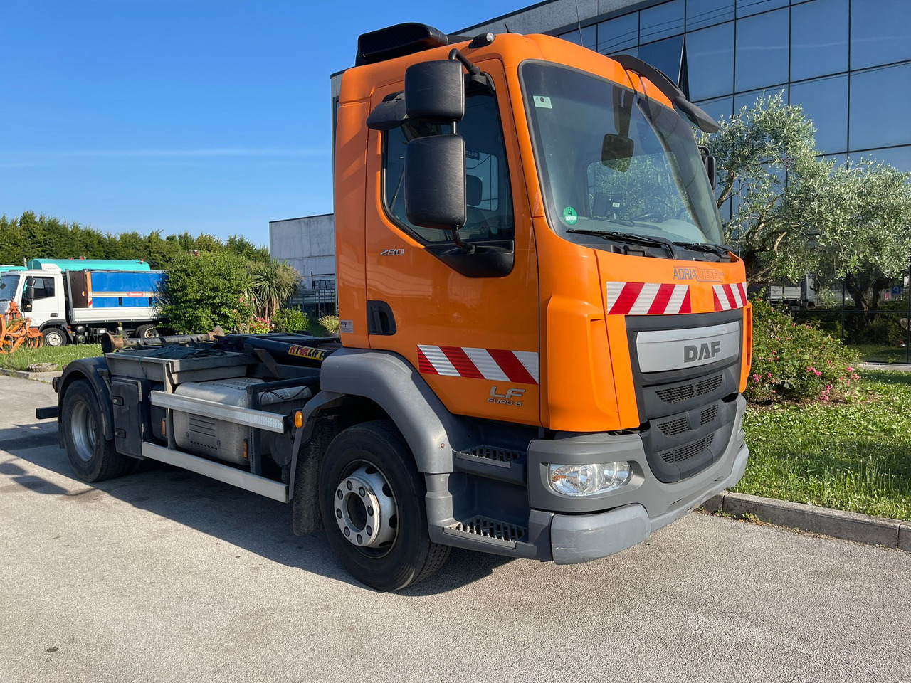 DAF LF280LE - Hákový nosič kontajnerov: obrázok 2 DAF LF280LE - Hákový nosič kontajnerov: obrázok 2