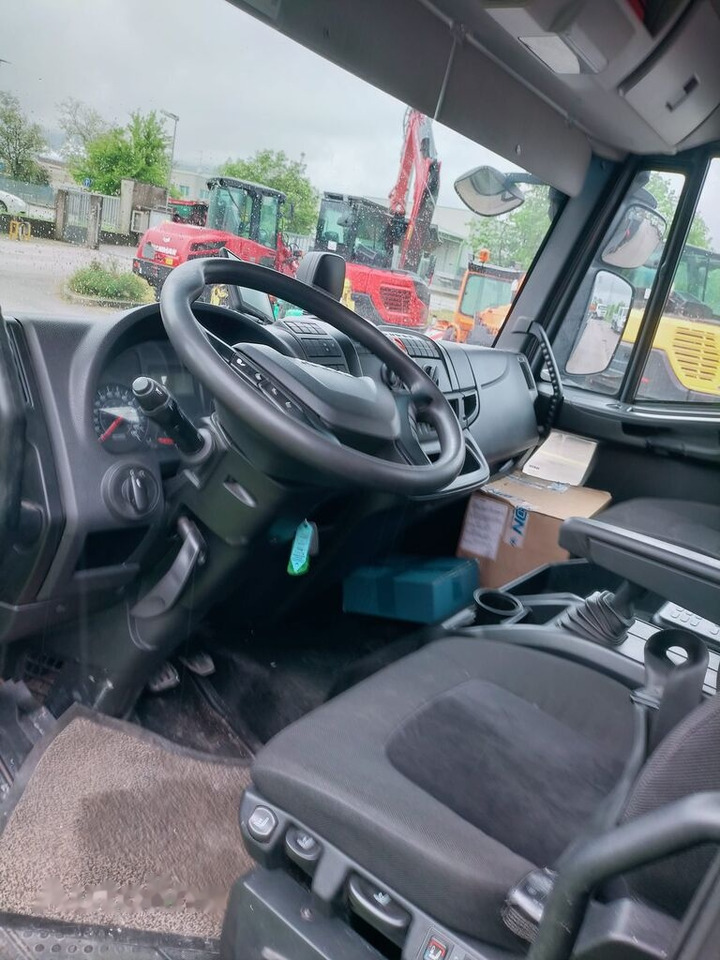 IVECO EuroCargo 75-210 - Valníkový/ Plošinový nákladný automobil, Auto s hydraulickou rukou: obrázok 5 IVECO EuroCargo 75-210 - Valníkový/ Plošinový nákladný automobil, Auto s hydraulickou rukou: obrázok 5