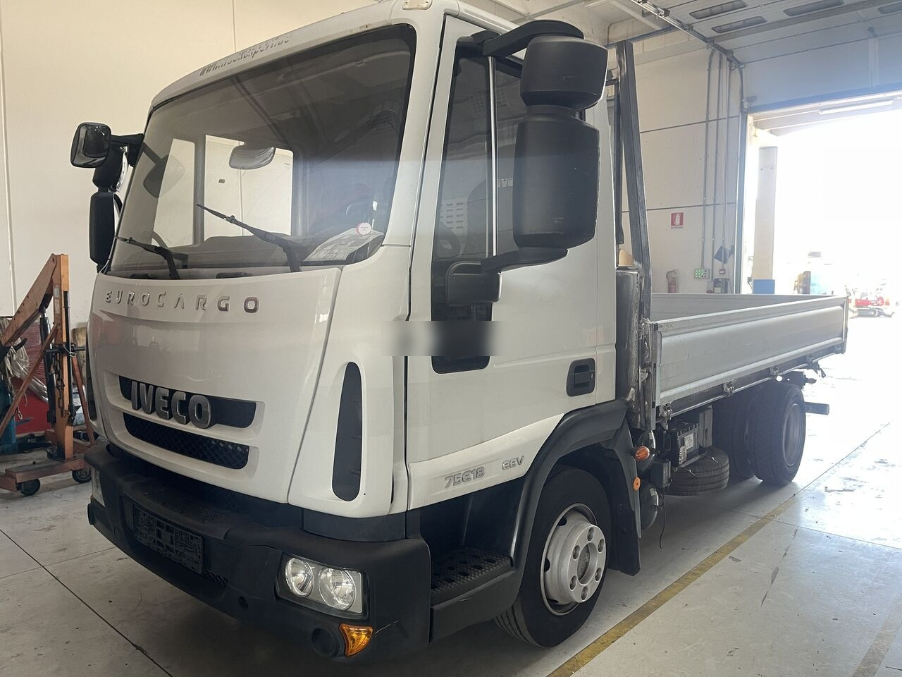 IVECO EuroCargo 75E18 - Sklápač: obrázok 2 IVECO EuroCargo 75E18 - Sklápač: obrázok 2