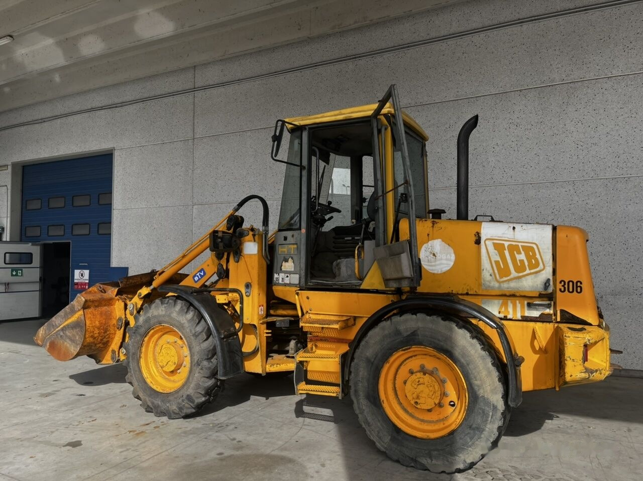 JCB 411 - Kolesový nakladač: obrázok 5 JCB 411 - Kolesový nakladač: obrázok 5