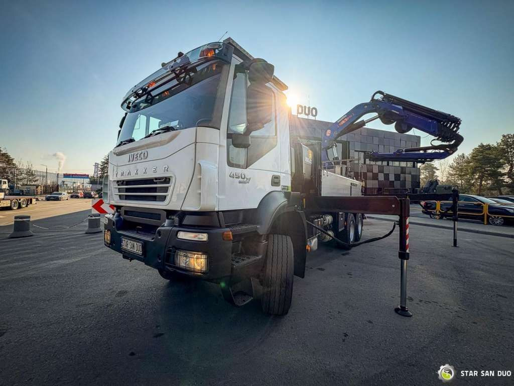 Iveco TRAKKER 450 6x6 PM41S FLY JIB Crane Kipper - Auto s hydraulickou rukou: obrázok 4 Iveco TRAKKER 450 6x6 PM41S FLY JIB Crane Kipper - Auto s hydraulickou rukou: obrázok 4