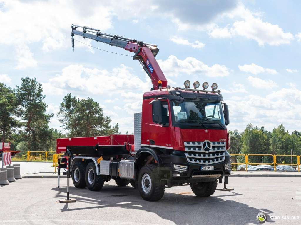Mercedes-Benz AROCS 3345 6x6 HMF 3220 Winch Crane Tipper - Sklápač: obrázok 2 Mercedes-Benz AROCS 3345 6x6 HMF 3220 Winch Crane Tipper - Sklápač: obrázok 2