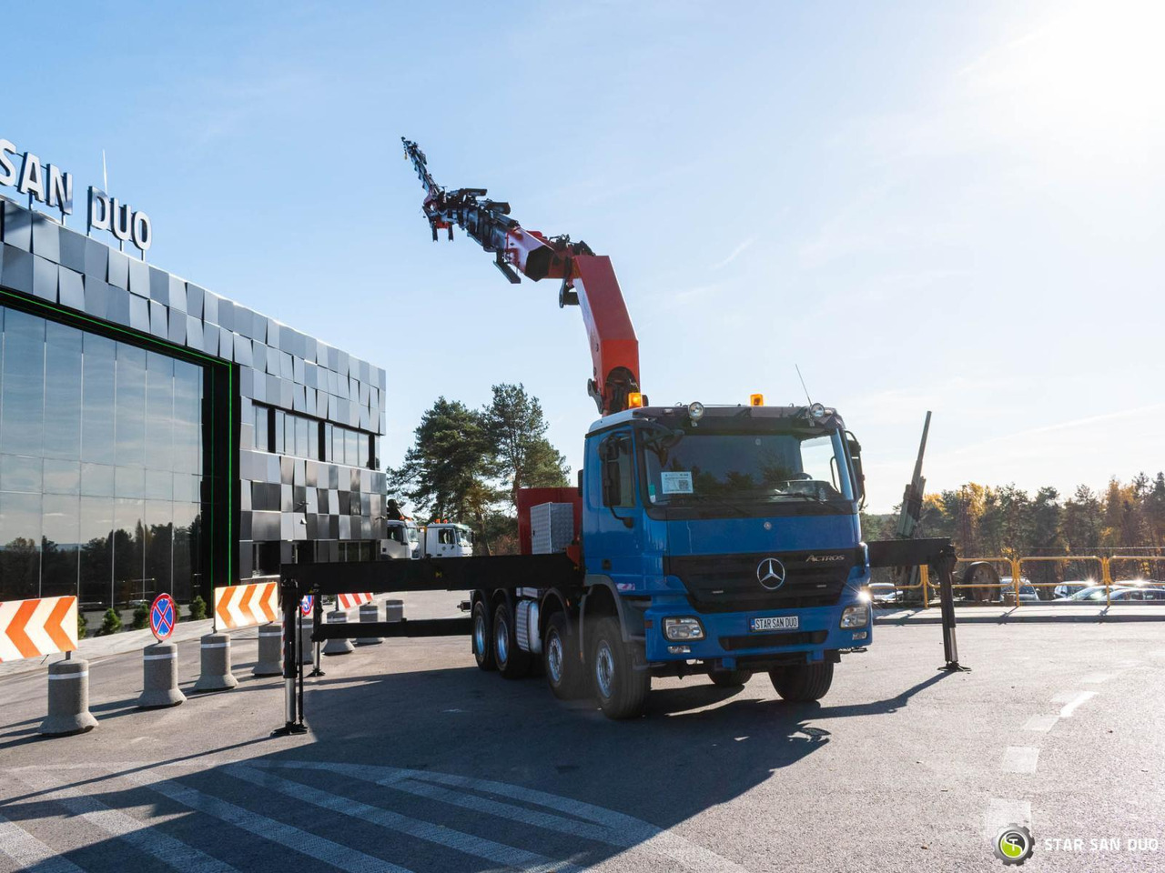 - Auto s hydraulickou rukou: obrázok 4 - Auto s hydraulickou rukou: obrázok 4