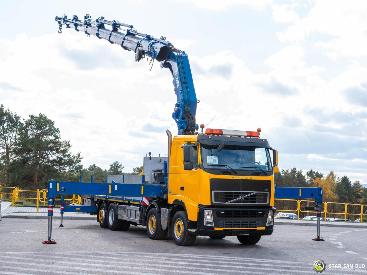 - Auto s hydraulickou rukou: obrázok 2 - Auto s hydraulickou rukou: obrázok 2